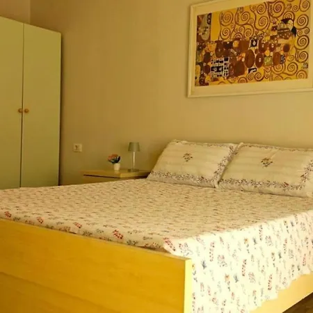 Papu's Center Apartment *